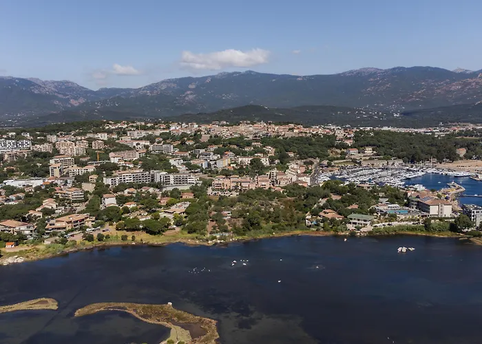 Pierre & Premium Vesna Rossa アパートホテル 5*