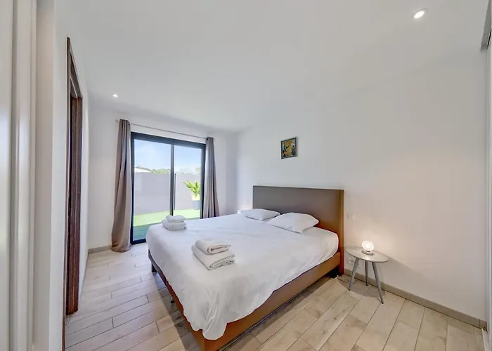 アパートホテル Pierre & Premium Vesna Rossa ポルトヴェッキオ